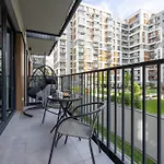 Apartament Piękne Studia Dla 3 Osób&parking By Renters